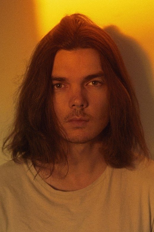 et billede af Dominic Simper