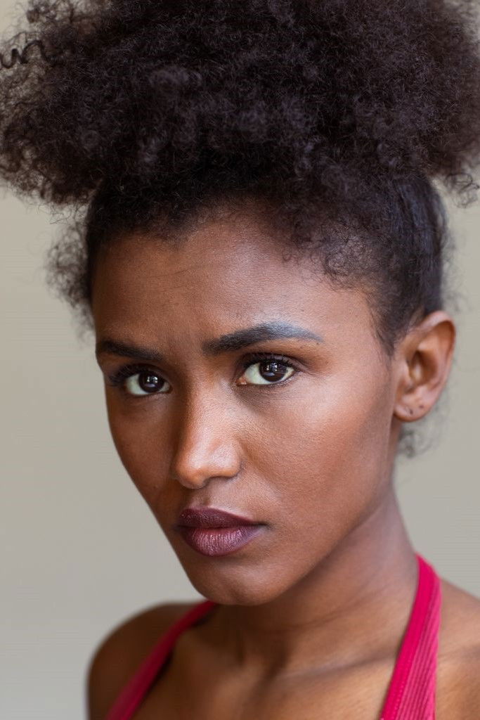 et billede af Dena Abay