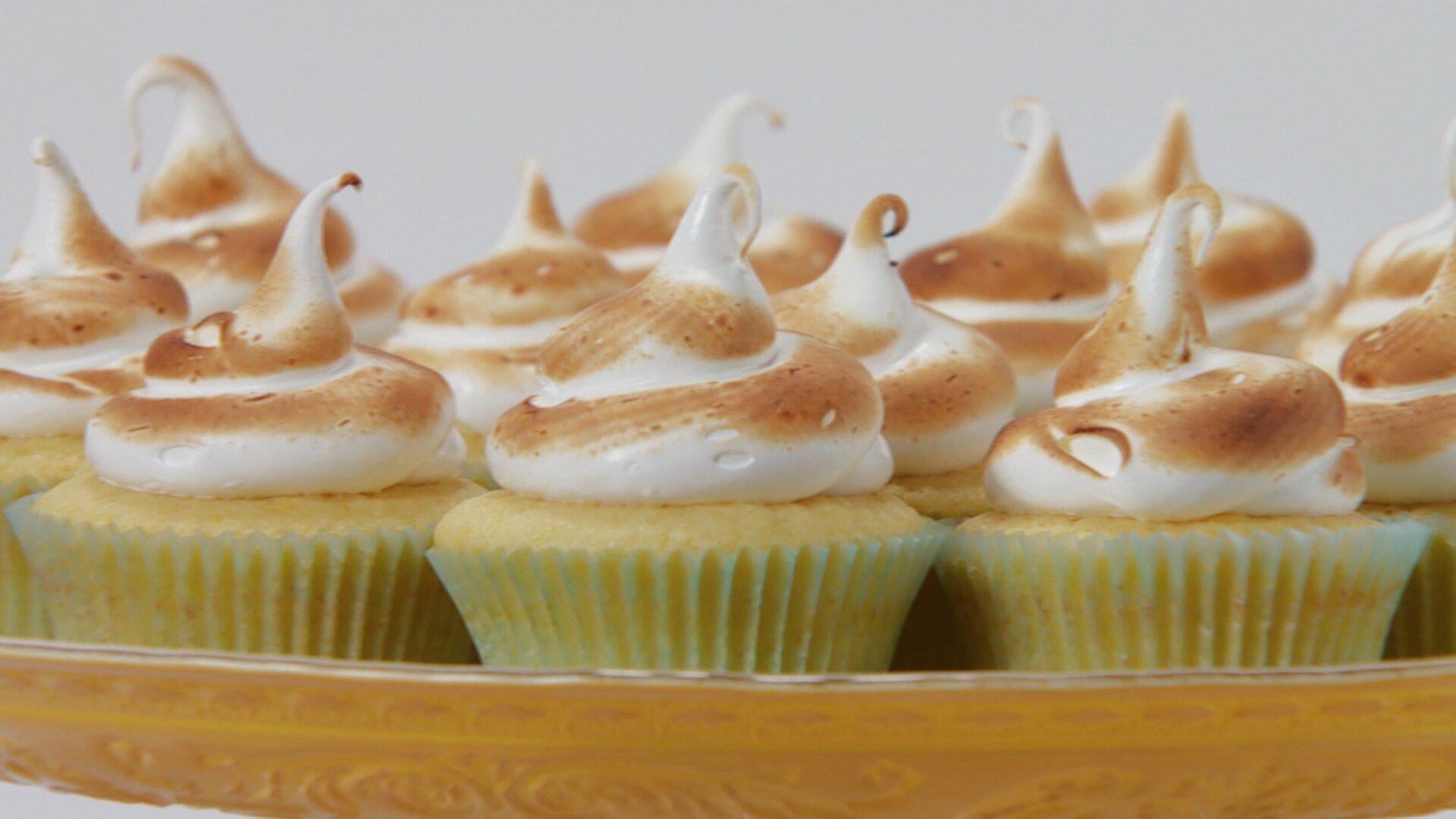 Thumbnail for Lemon Meringue Cupcakes Season 1 Episode 1