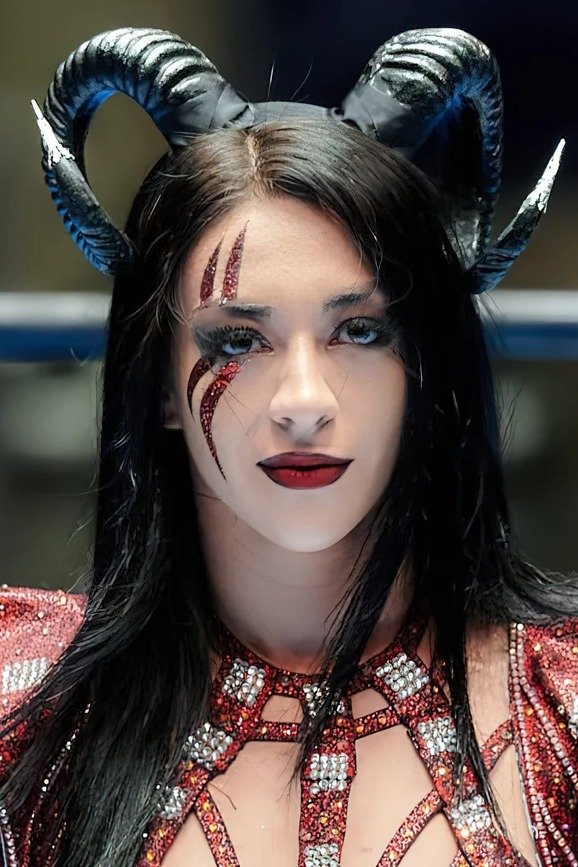 Stephanie Vaquer's picture in the cast