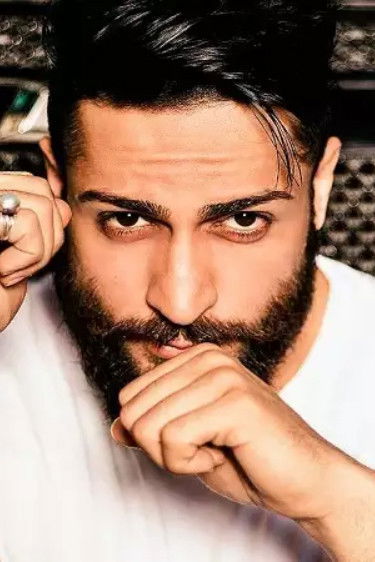 et billede af Shaleen Bhanot