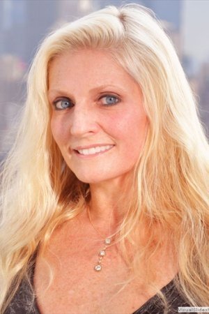 et billede af Carol Levy