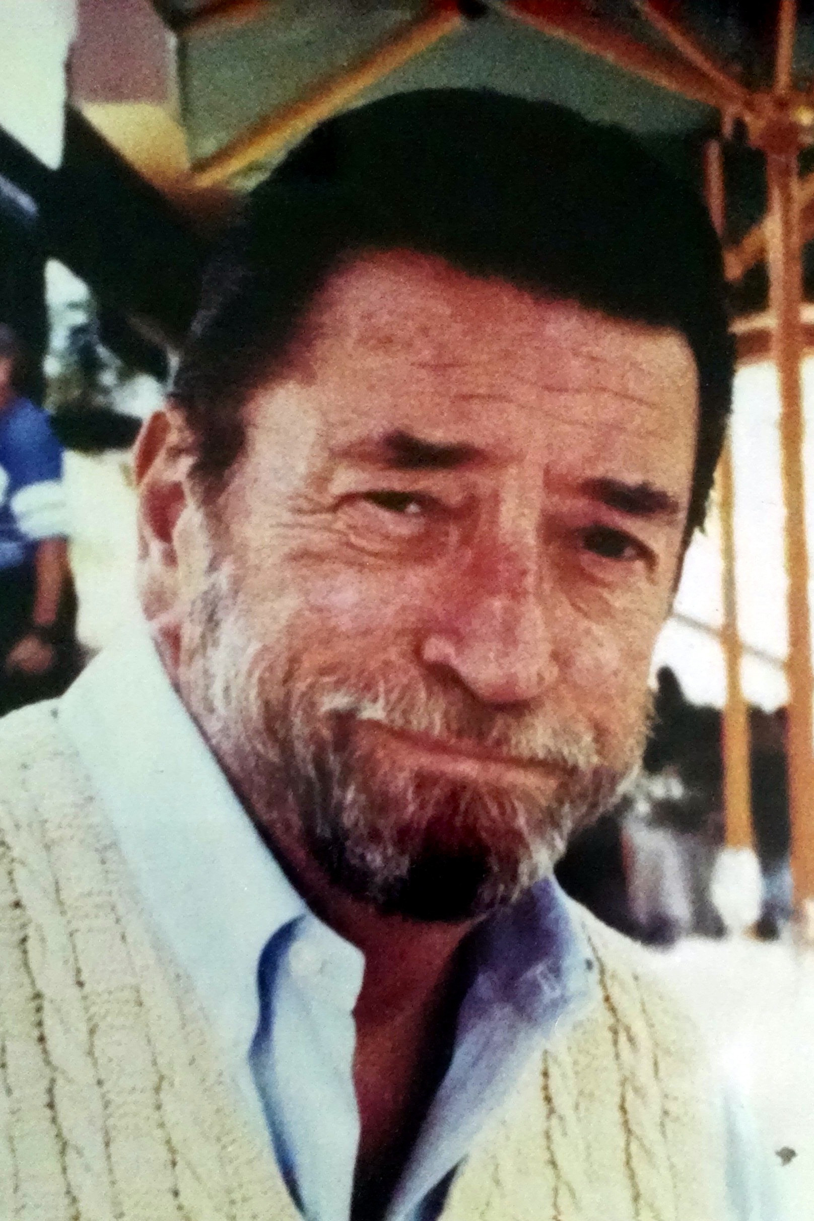 et billede af Donald E. Stewart