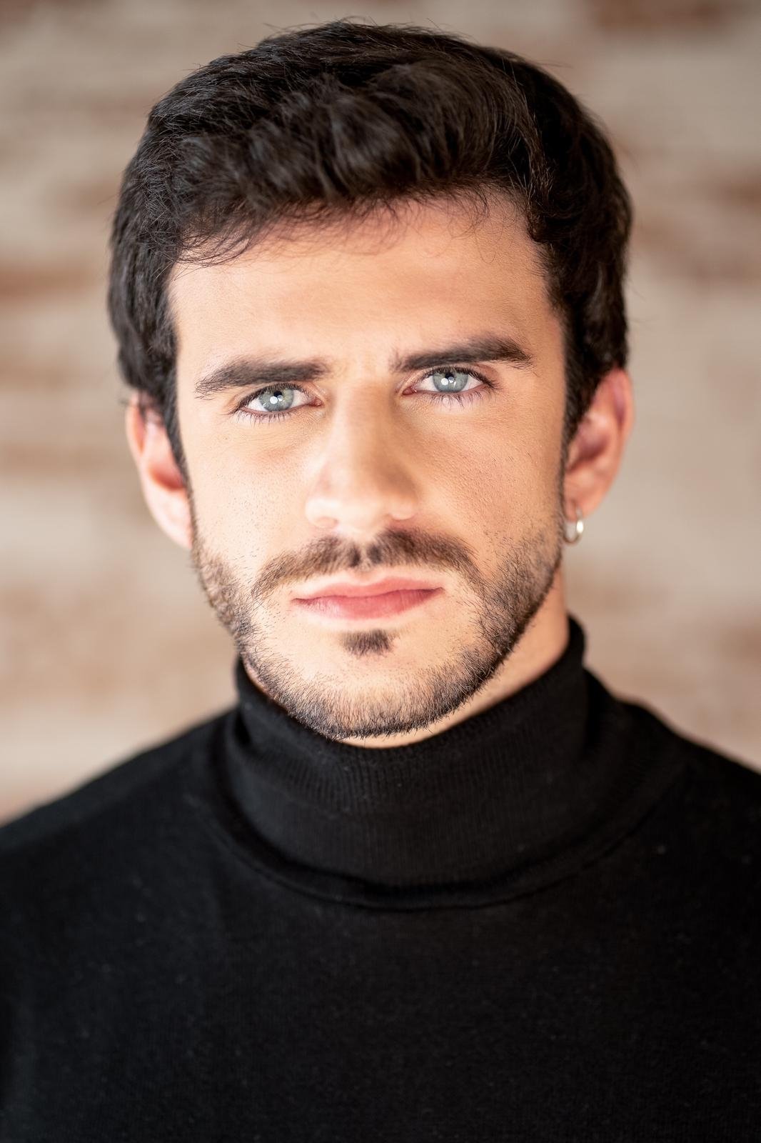 Alejandro Vergara's picture in the cast