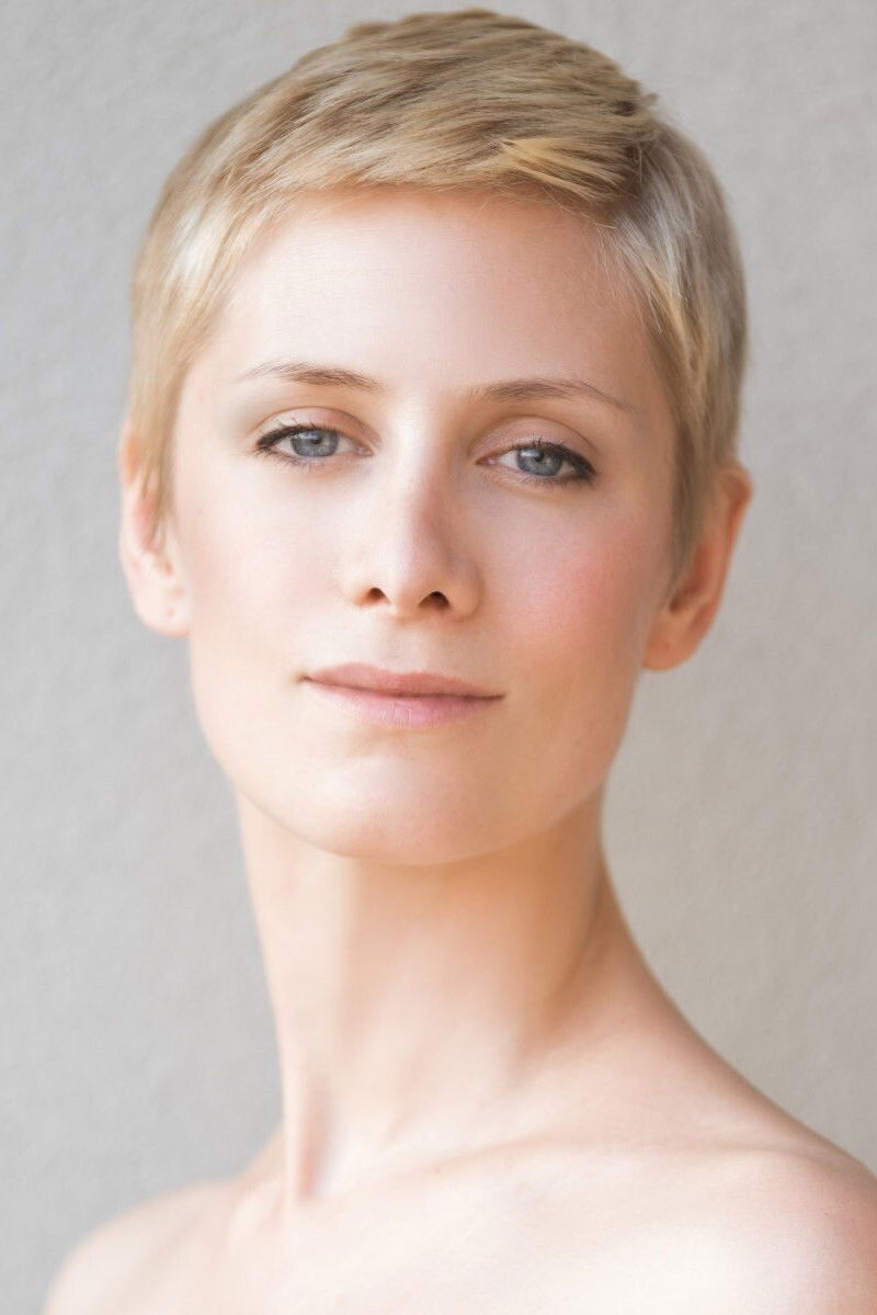 et billede af Gemma Bond