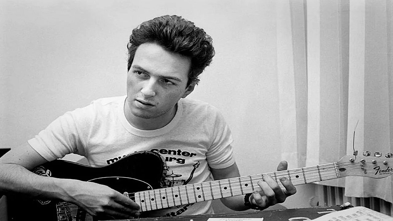 Joe Strummer: Vida y muerte de un cantante