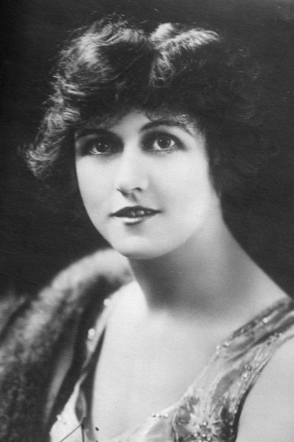 et billede af Peggy Hyland