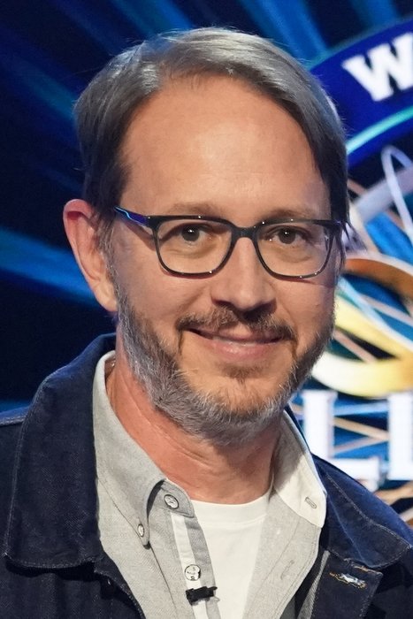 et billede af Jonathan Groff