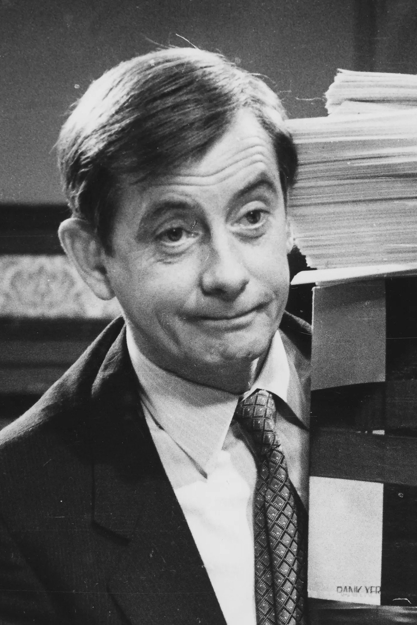 et billede af Derek Fowlds