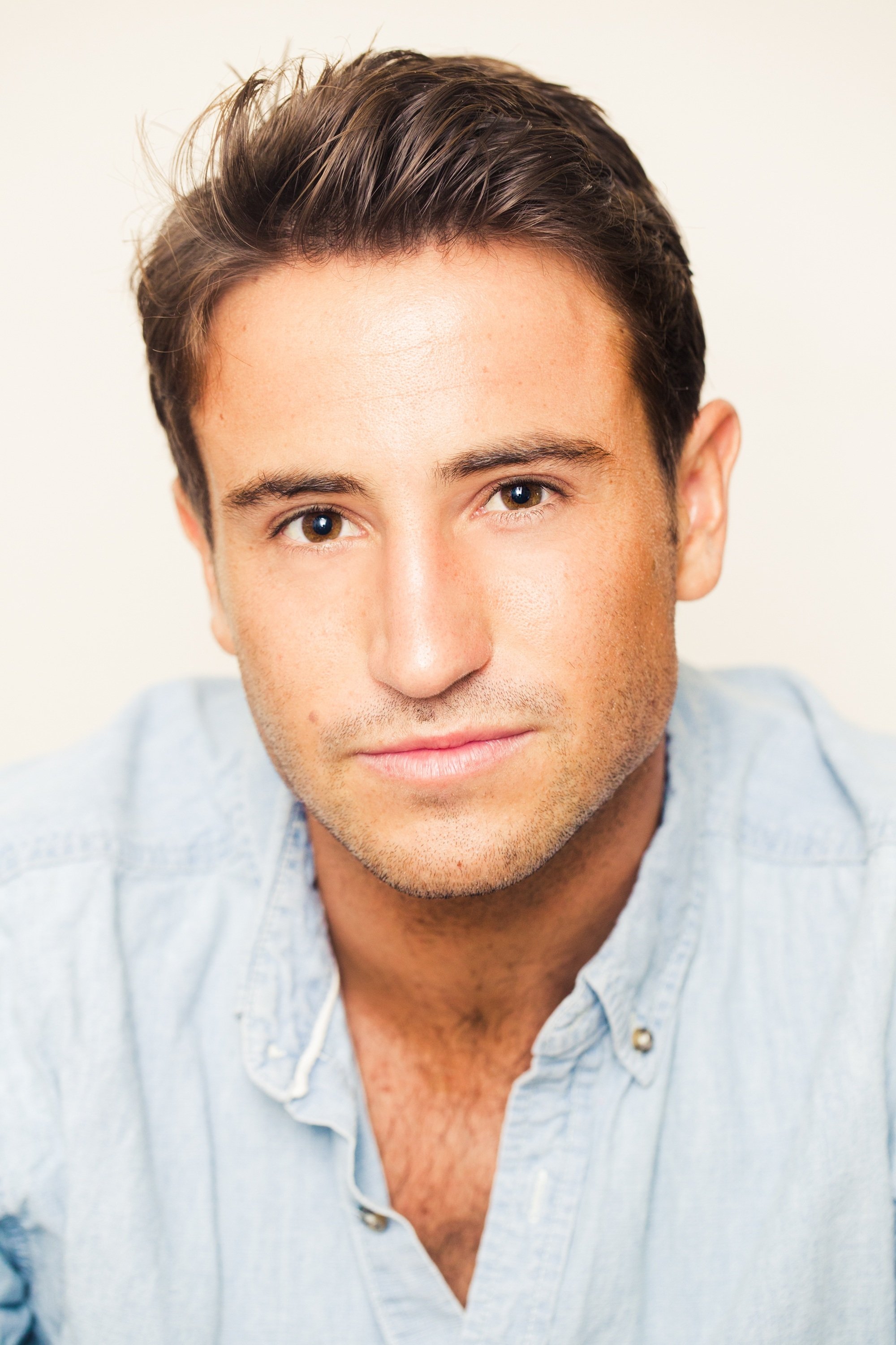 et billede af Cameron Jones