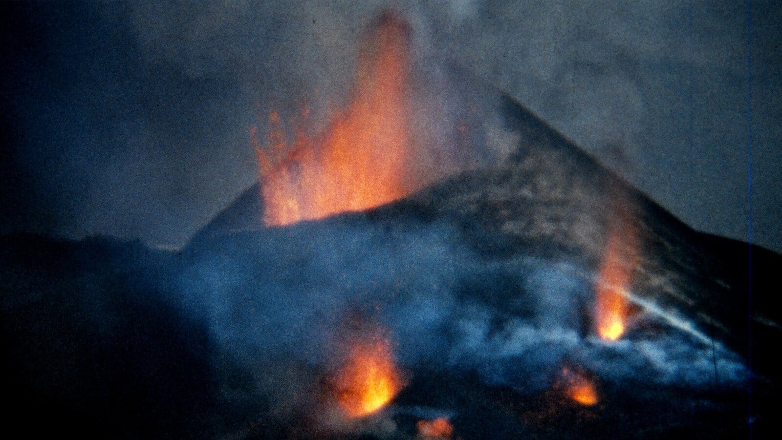 Image du film Un corps sous la lave lzmicpnk7qoyt36zquasejk9bowjpg