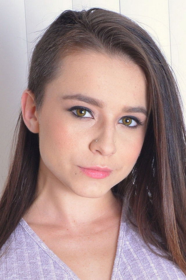 et billede af Kharlie Stone