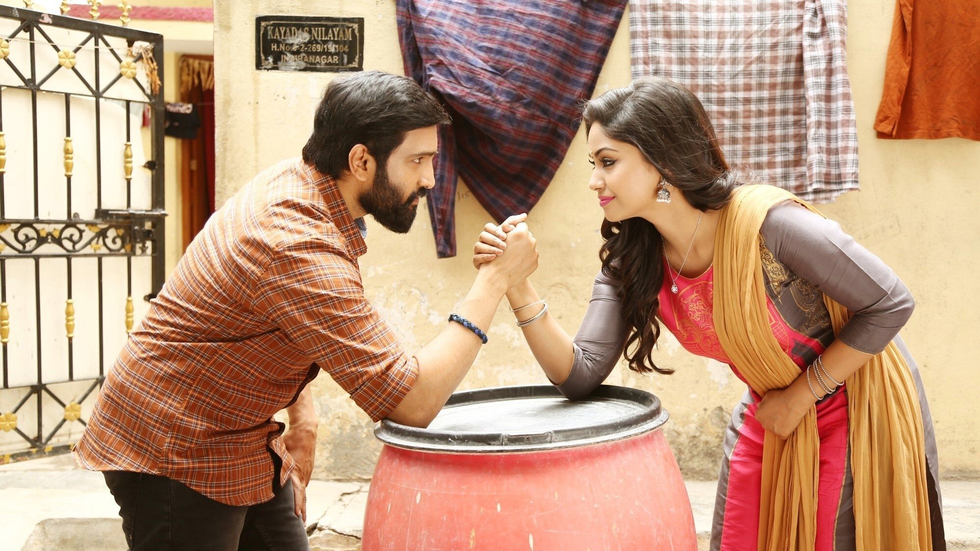 Image du film Dhilluku Dhuddu 2 largtmisncqytxckpvwgnwj6n2tjpg