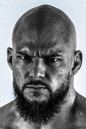 et billede af Cody Taylor Hall