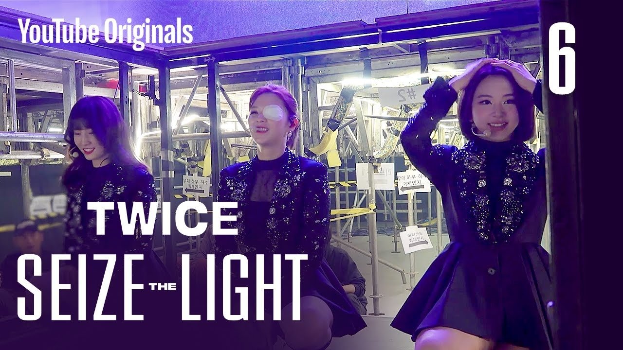 TWICE: Seize the Light