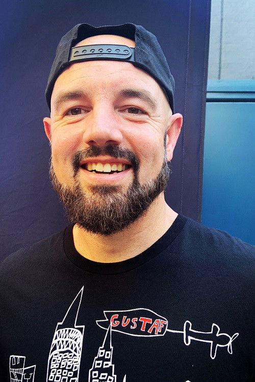 et billede af Nik Hughes