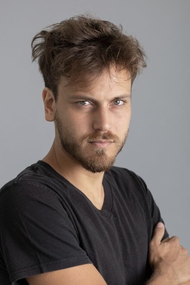 Andrés Gil's picture in the cast
