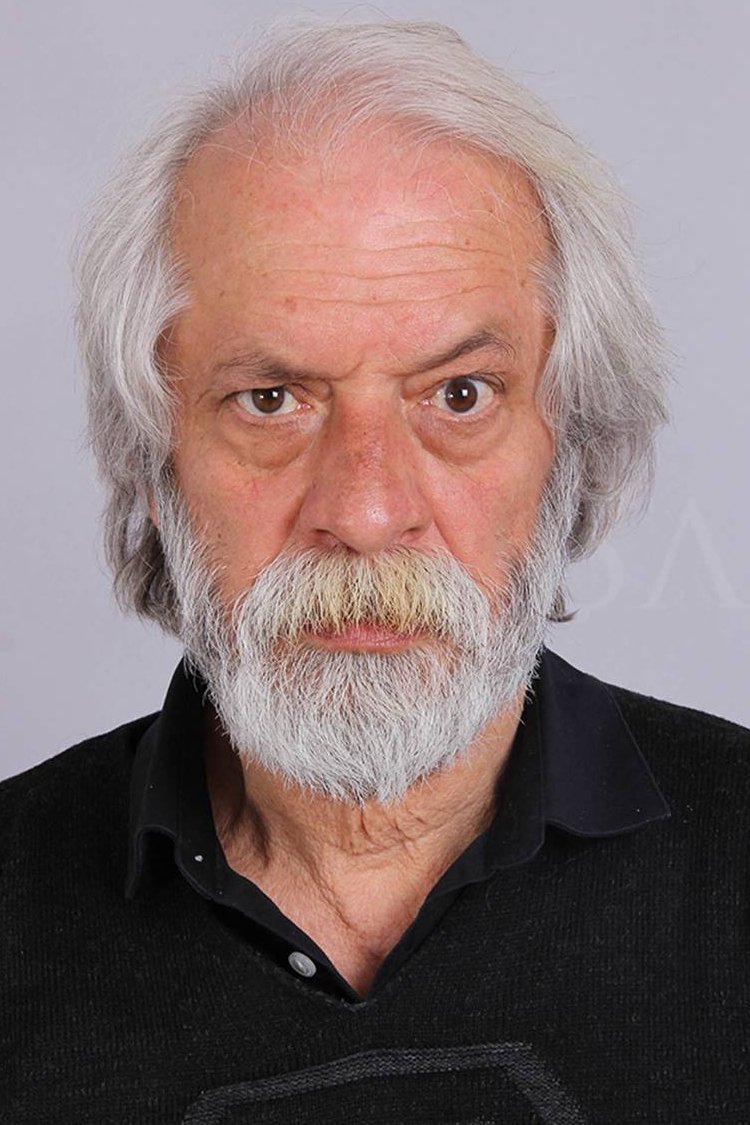 et billede af İzzet Çivril