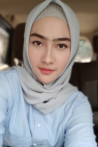 et billede af Maya Yuliana