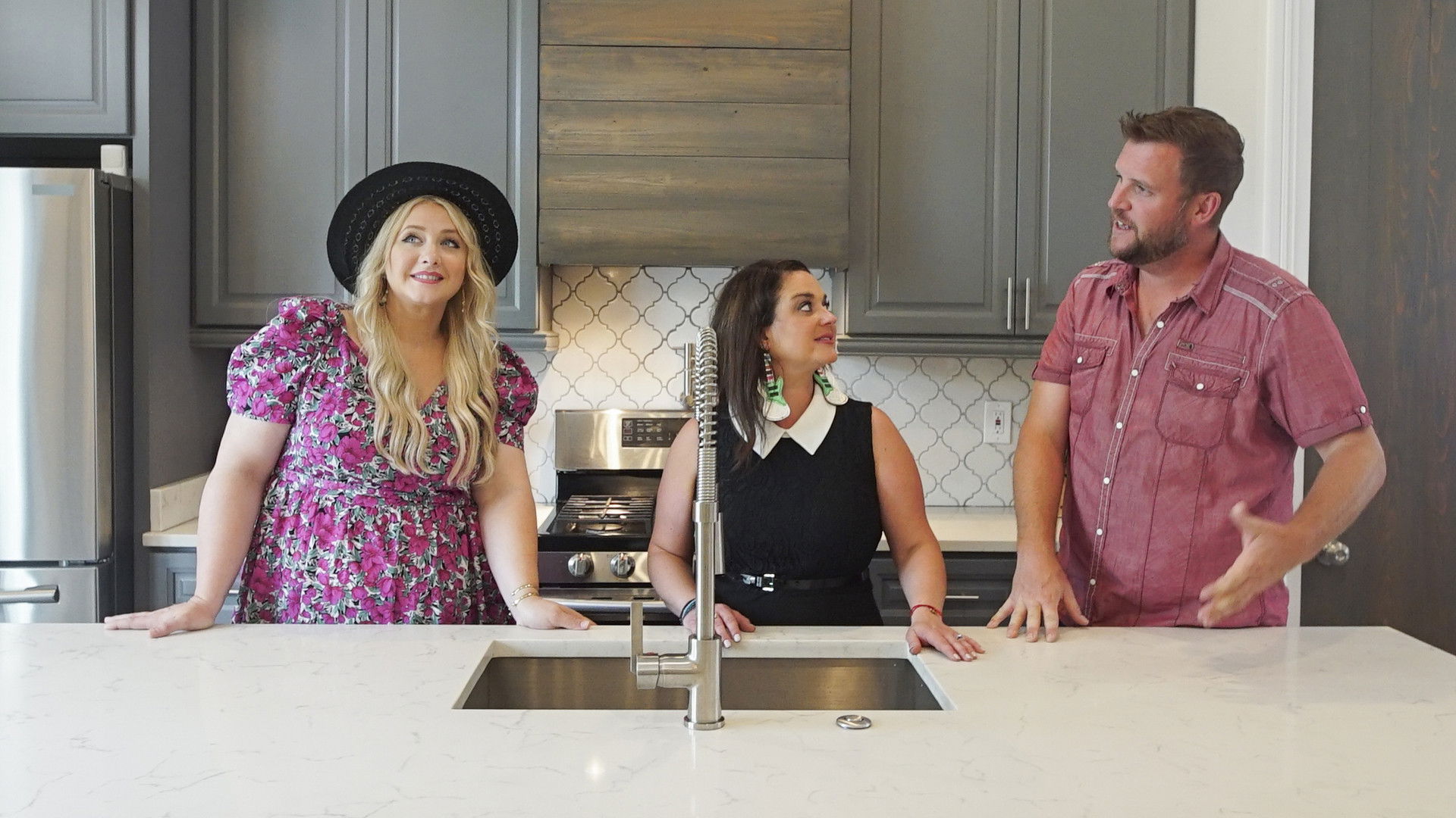 Selling the Big Easy S02E06 backdrop