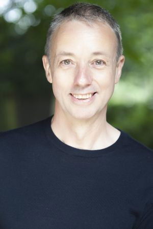 et billede af Simon Butteriss