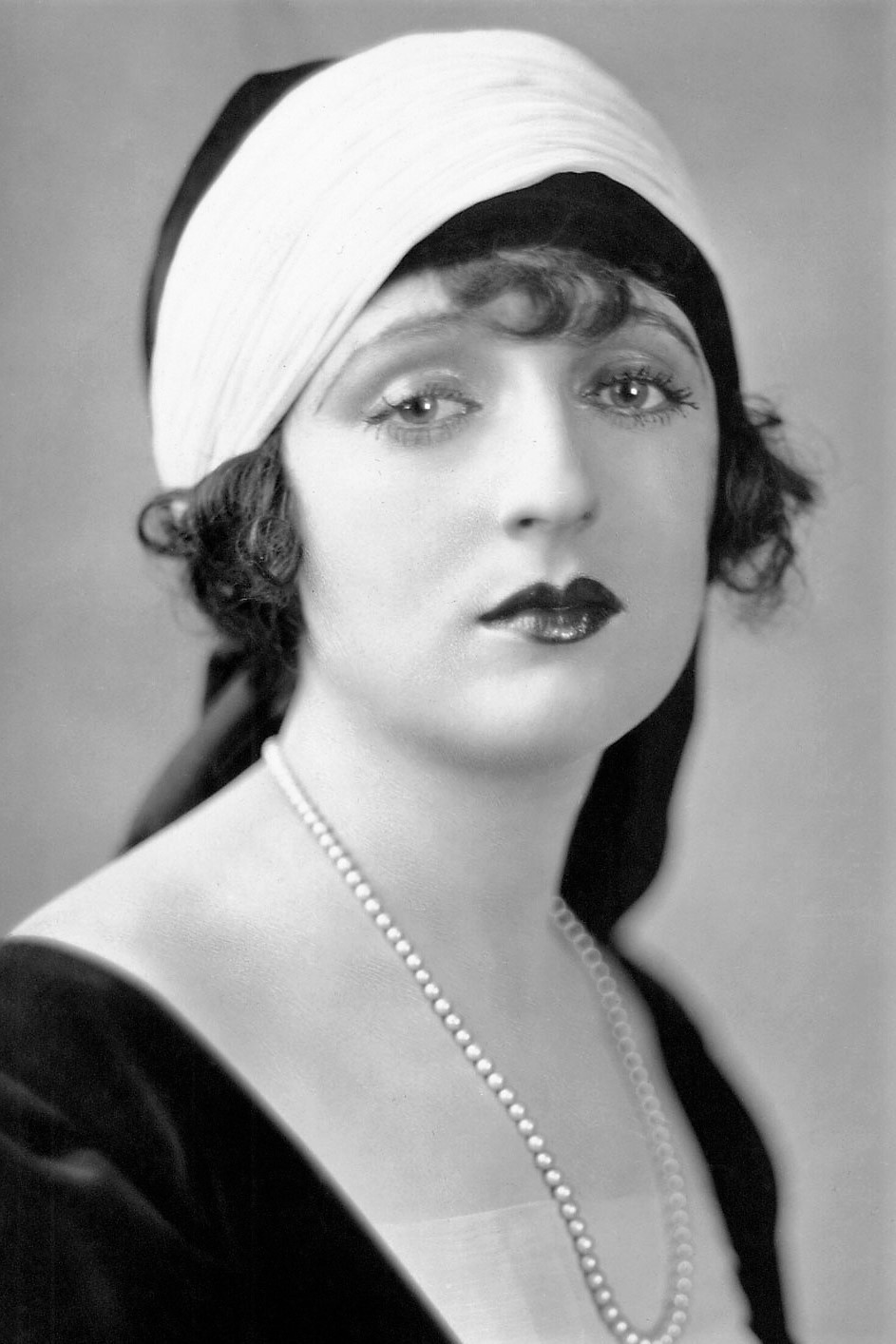 et billede af Carmel Myers