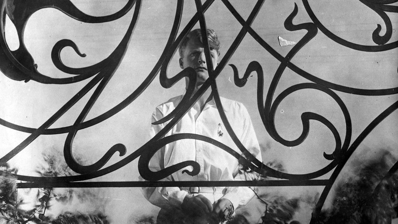 Строгий юноша