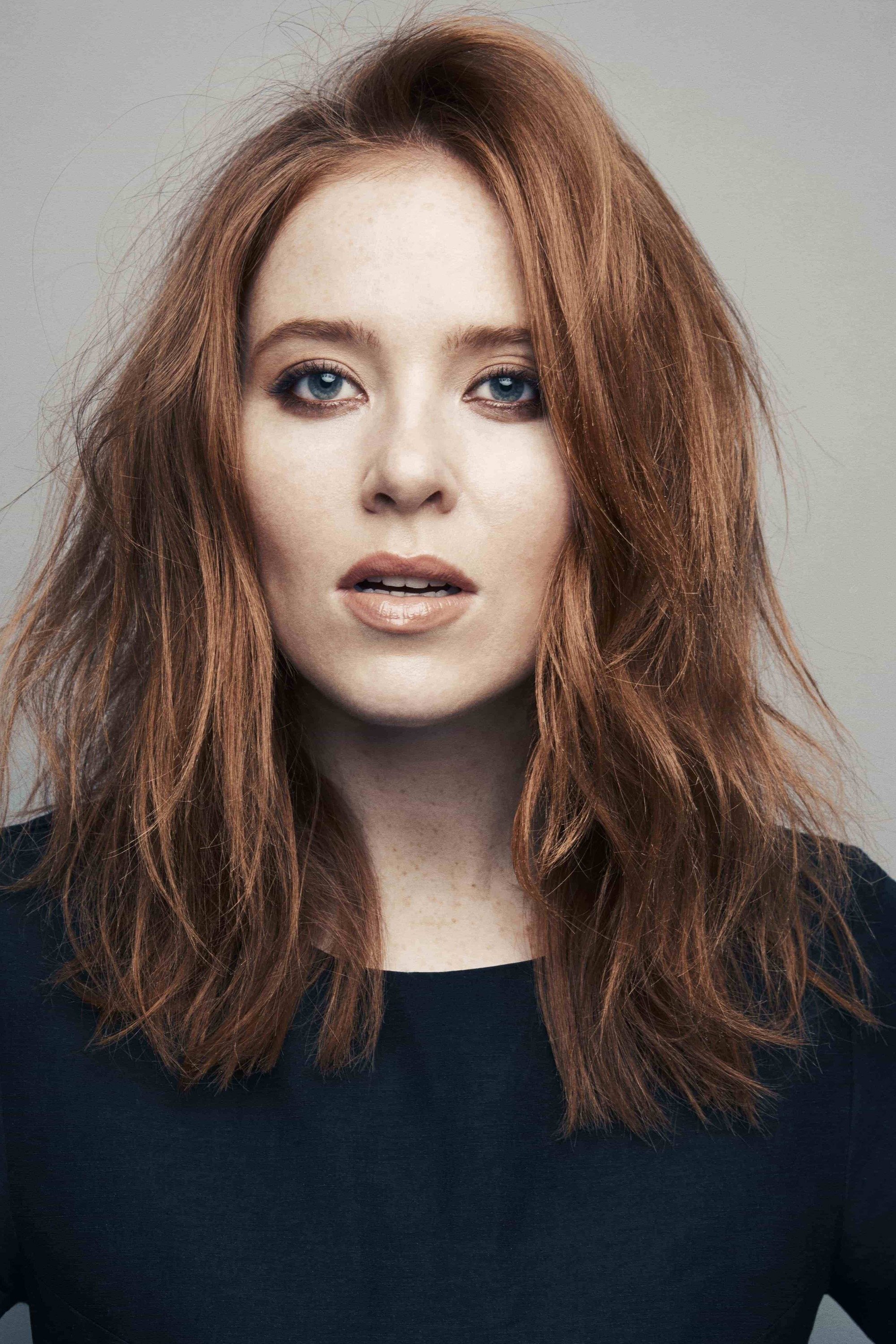et billede af Angela Scanlon