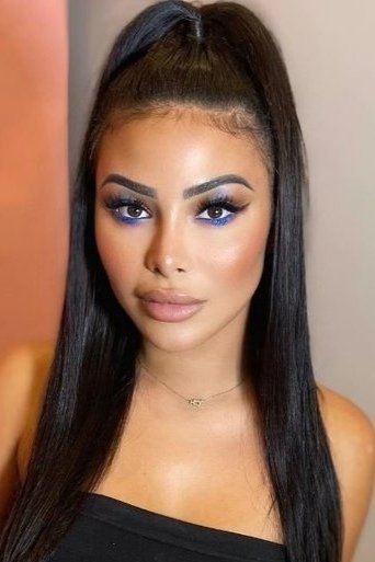 et billede af Maeva Ghennam