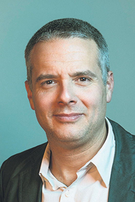 et billede af Jordan Mintzer