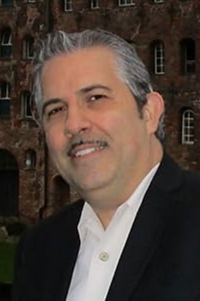 et billede af Gary D. Rhodes