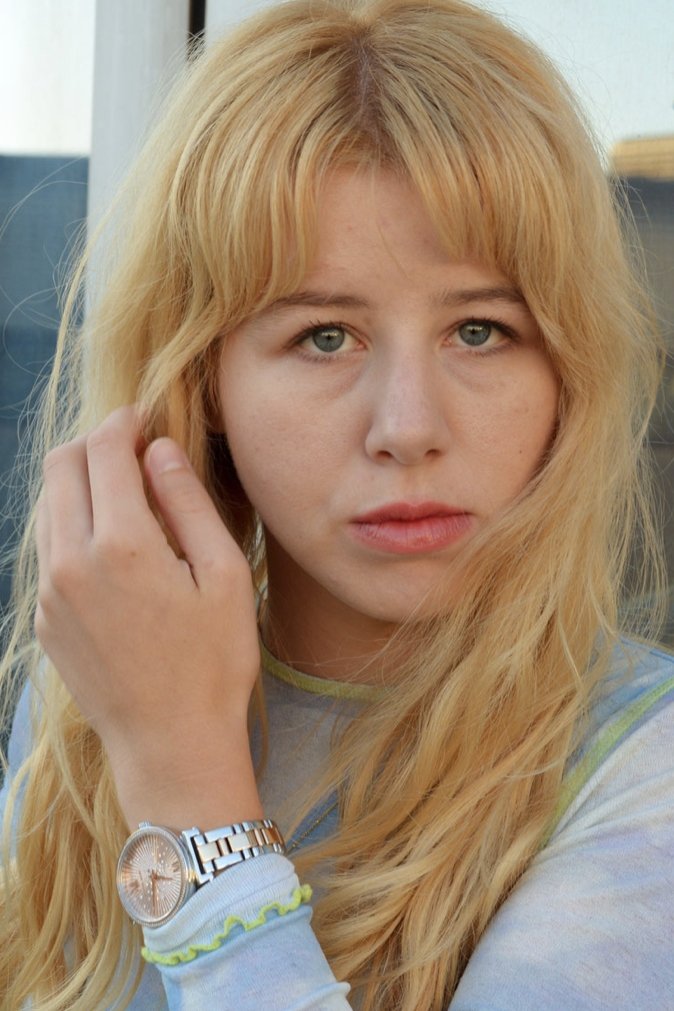 Julia Wozek as Anna Christ