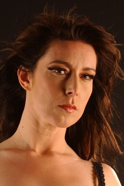 et billede af Lydia Saint Martin