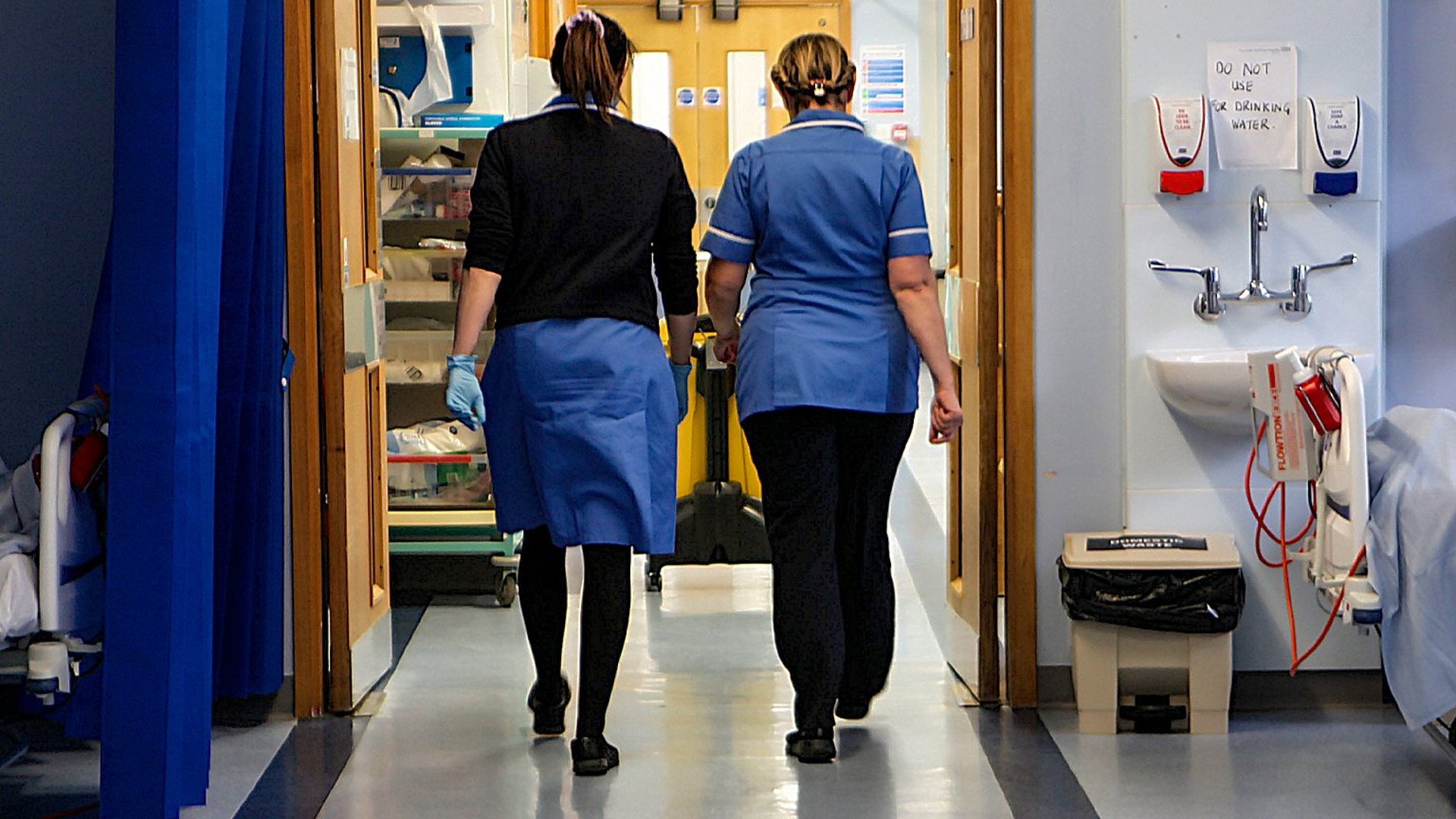 Saving Lives in Leeds S01E08 backdrop