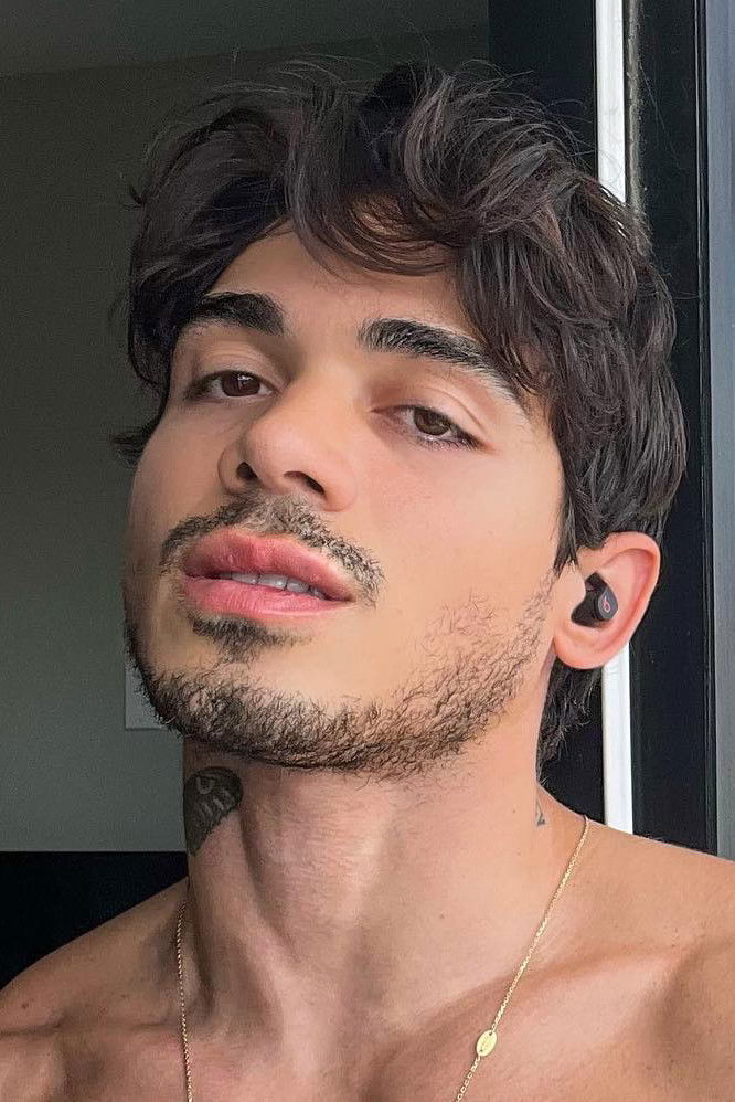 et billede af Ashton Summers