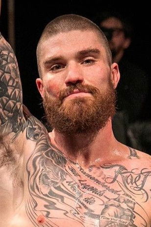 et billede af Cameron VanCamp