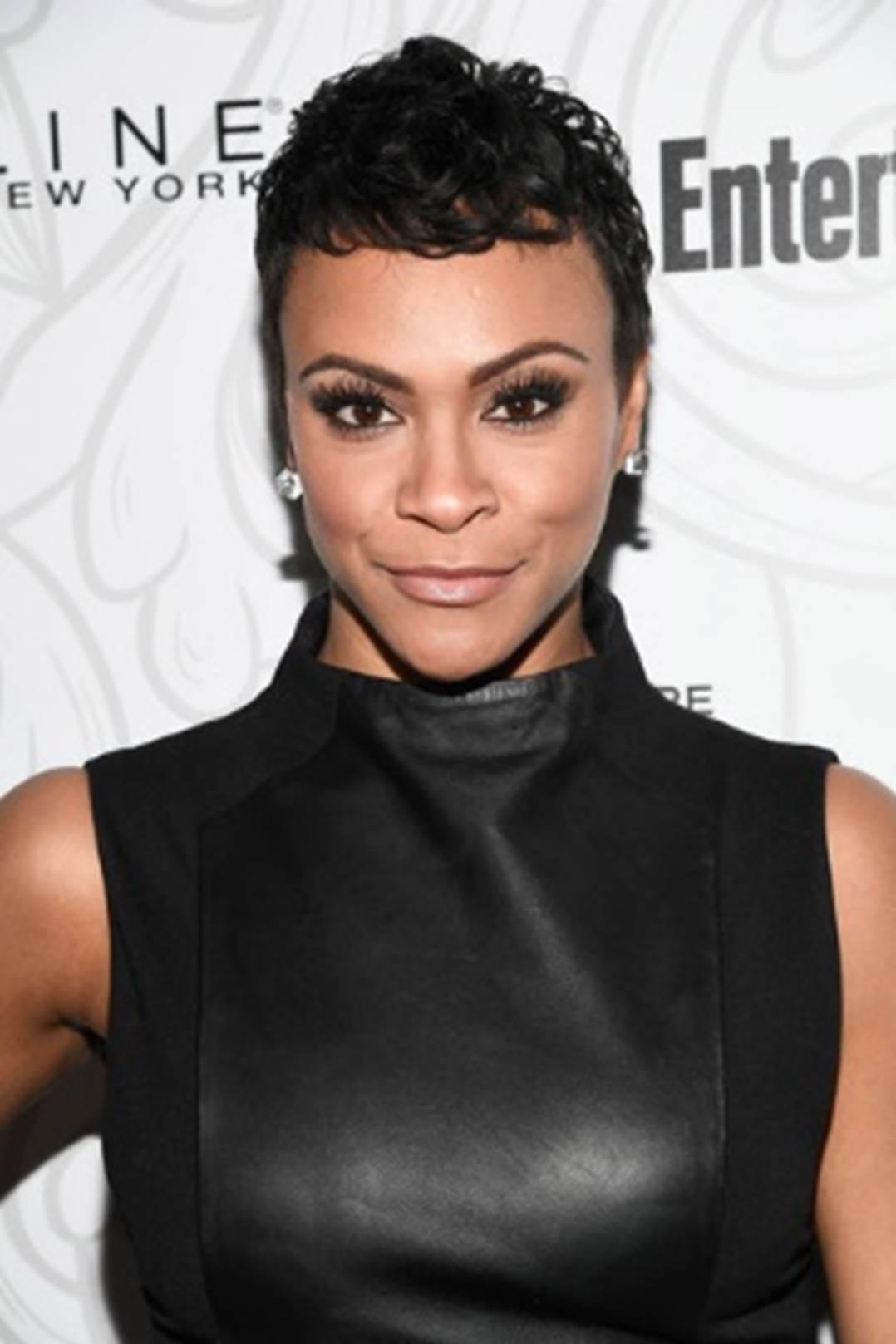 et billede af Carly Hughes