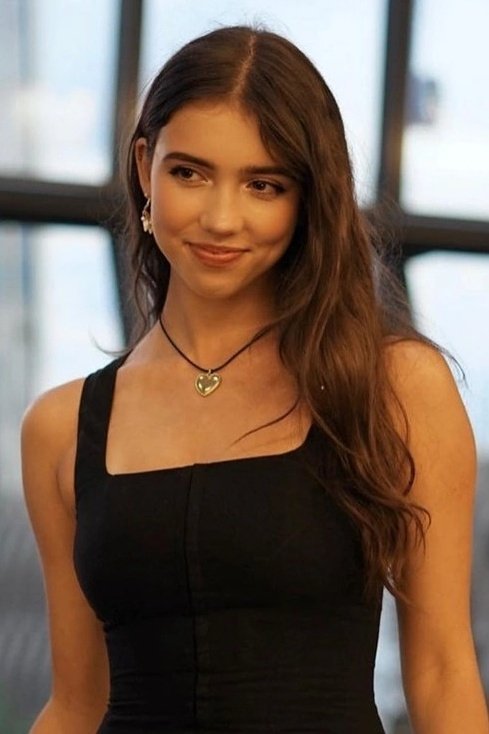 et billede af Lucia Field