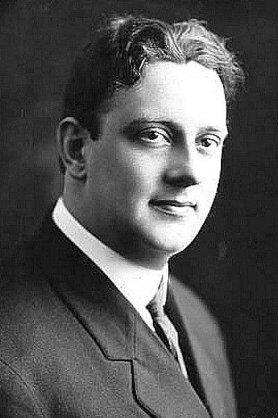 et billede af Louis Leon Hall