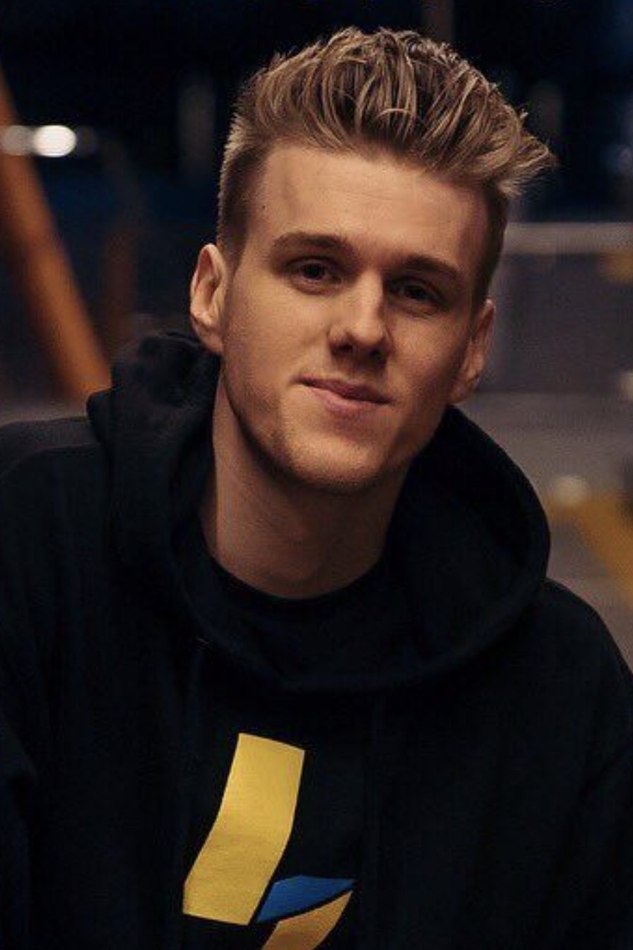 et billede af Lachlan Power