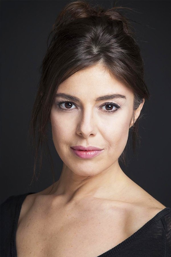 et billede af Gözde Kansu