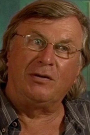 et billede af Michael E. Briant