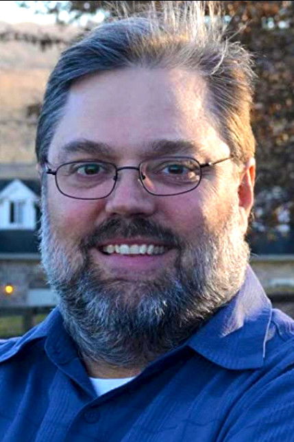 et billede af Douglas B. Maddox