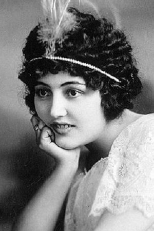 et billede af Rhea Haines