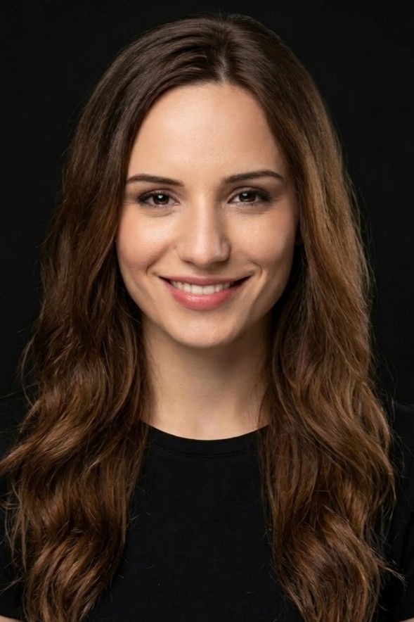 et billede af Nur Tüzün