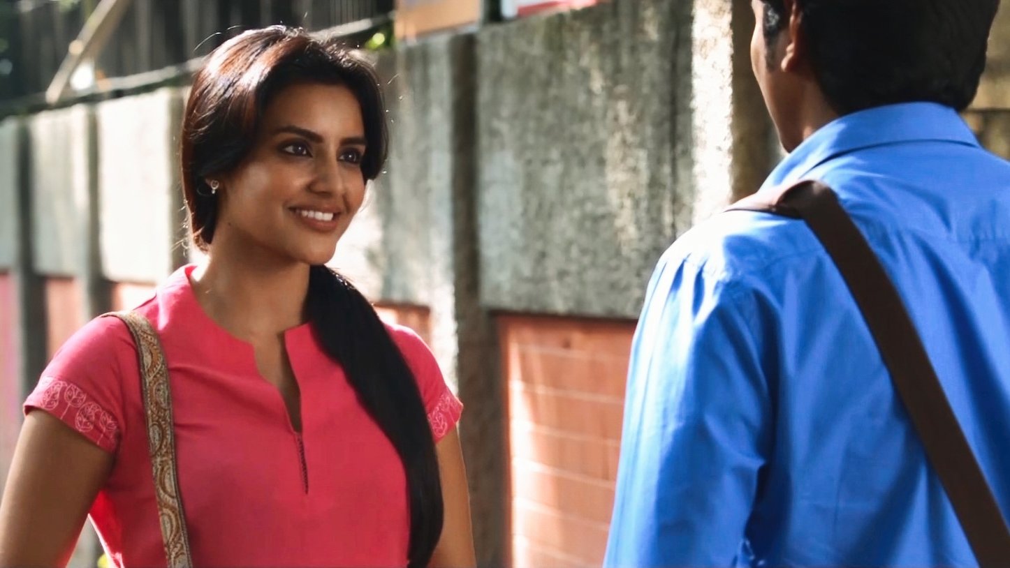 Ethir Neechal (2013)