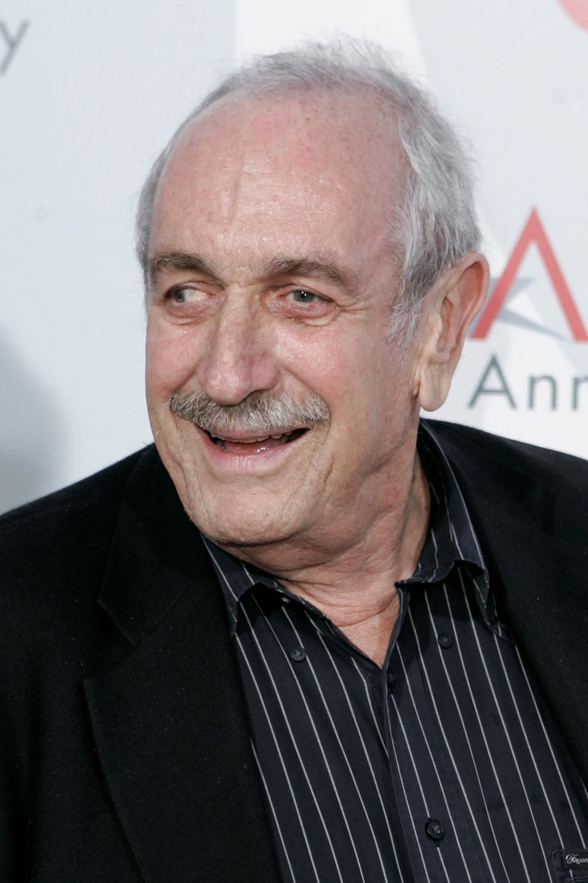 et billede af Tom Pollock