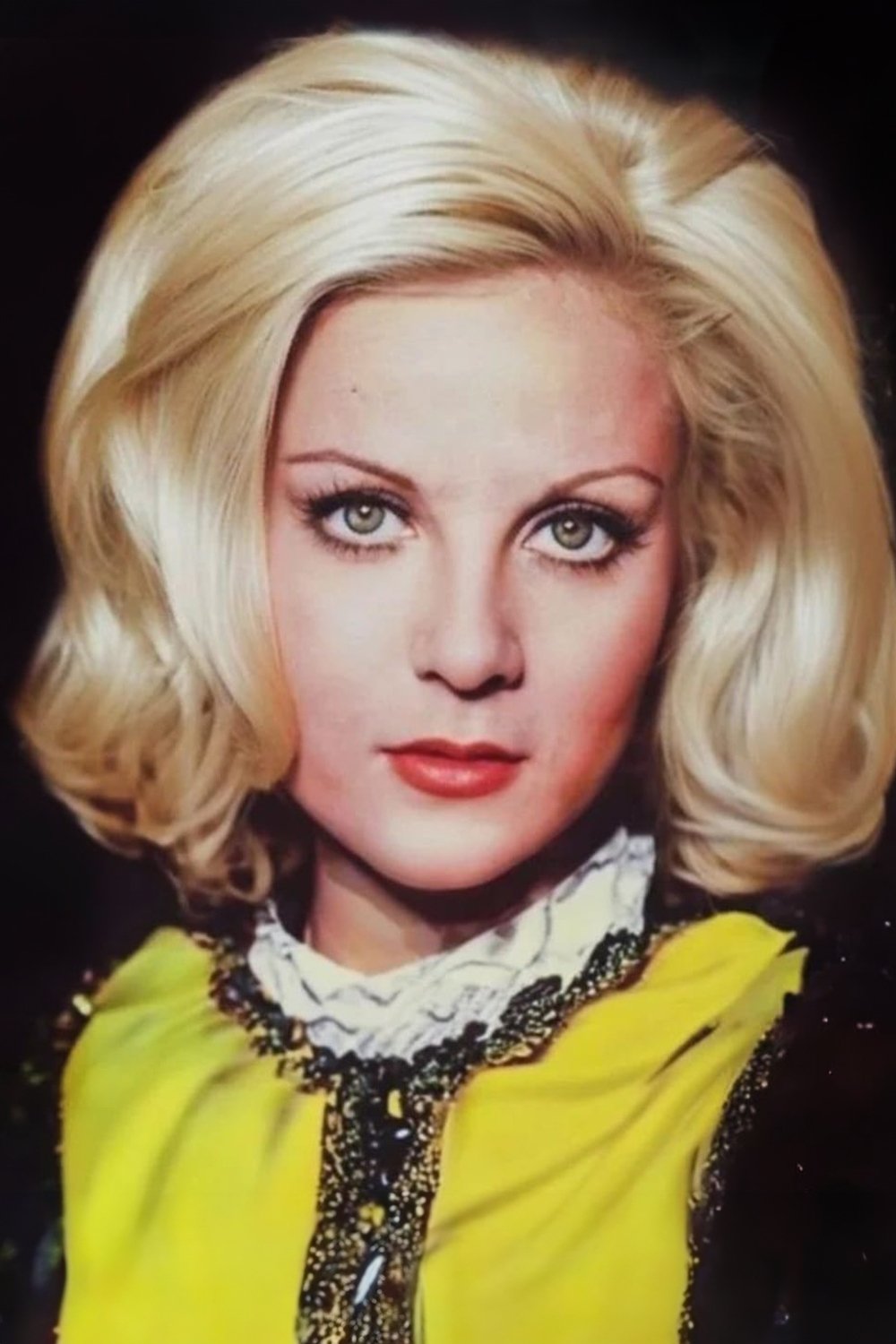 Esen Püsküllü's picture in the cast