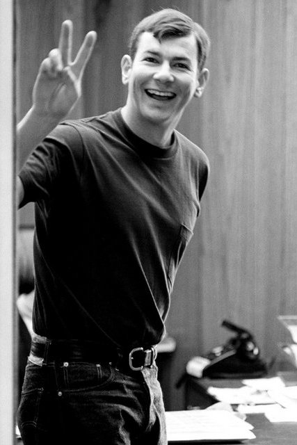 et billede af Drew Kampion