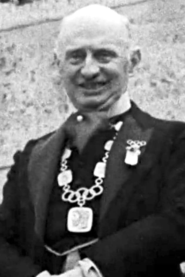 Henri de Baillet-Latour's picture in the cast